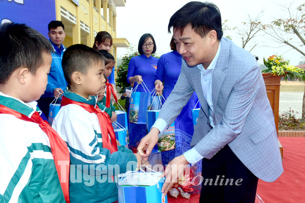 Ngày 3-3, tại xã Phú Lương (Sơn Dương), Tỉnh đoàn tổ chức Ngày hội thanh niên cùng hành động – Tết trồng cây đời đời nhớ ơn Bác Hồ năm 2023.