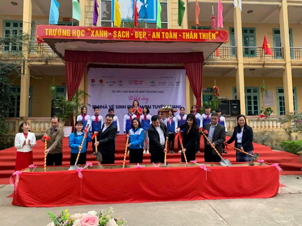 Khởi công xây dựng 10 