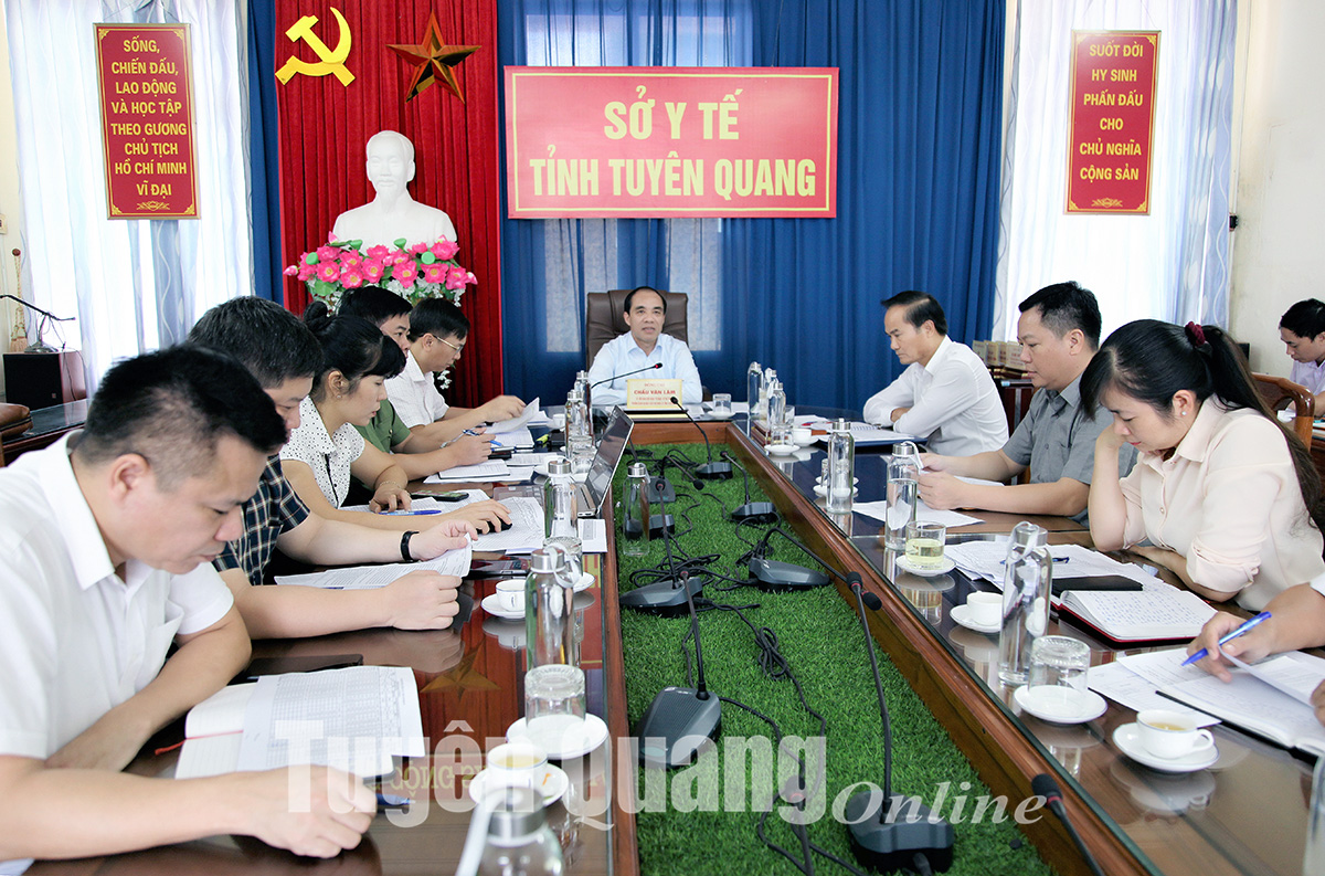 Đồng chí Bí thư Tỉnh ủy Chẩu Văn Lâm chỉ đạo đẩy mạnh công tác tiêm vắc xin phòng Covid-19
