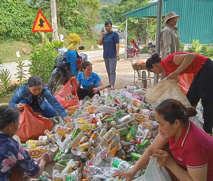 Uỷ ban MTTQ và các tổ chức chính trị - xã hội xã Năng Khả (Na Hang) vận động nhân dân thực hiện Phong trào “Tuyên Quang chung tay xử lý rác thải và chống rác thải nhựa”