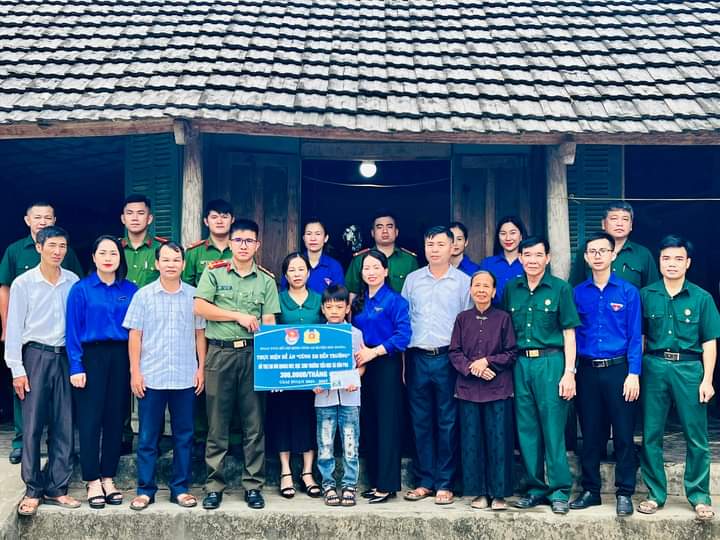 Xã Văn Phú (Sơn Dương) phối hợp khánh thành công trình Sáng - Xanh - Sạch đường quê nông thôn mới tại xã Văn Phú