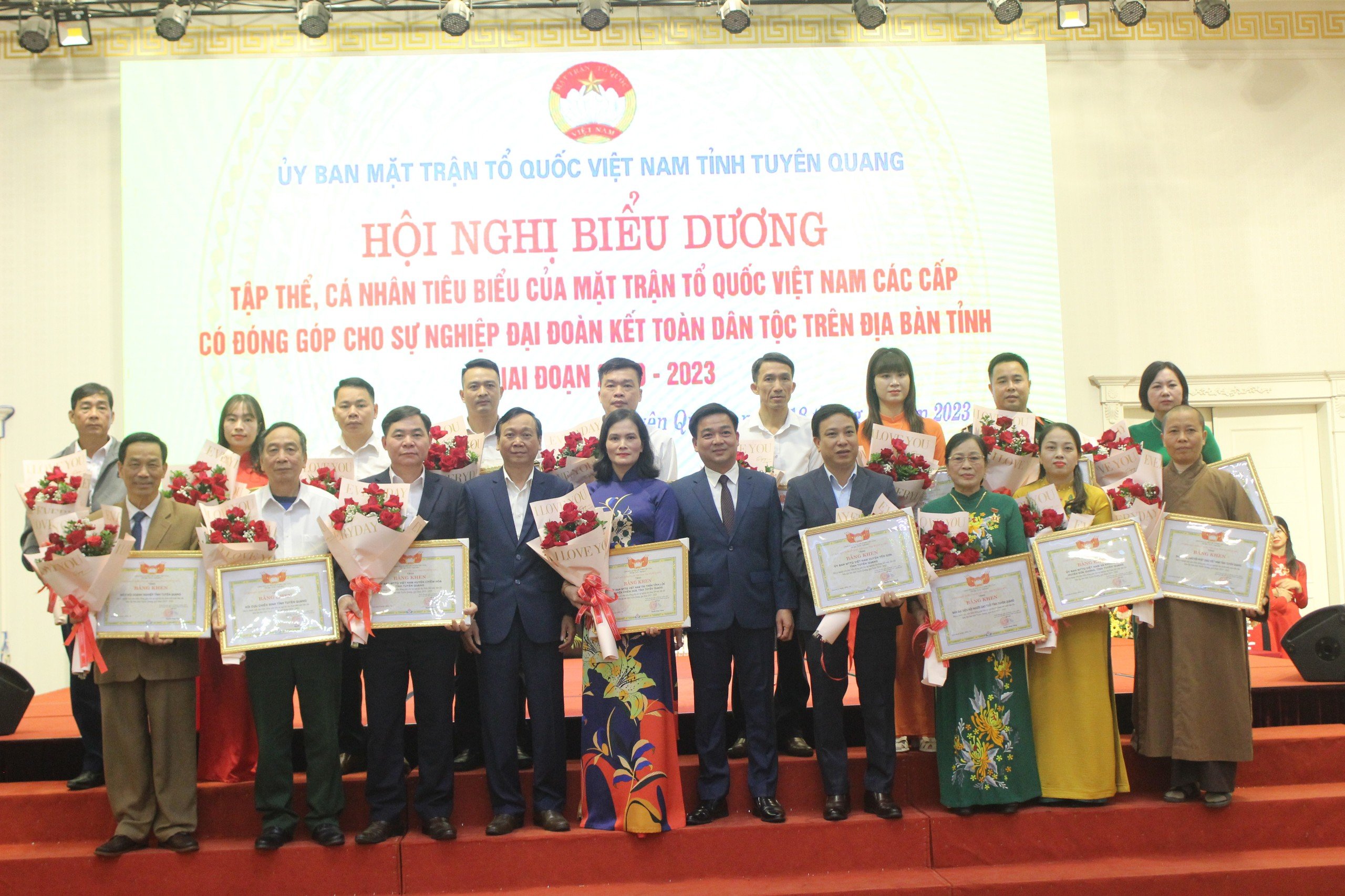 Ủy ban MTTQ tỉnh Tuyên Quang biểu dương 17 tập thể, 74 cá nhân tiêu biểu của MTTQ các cấp có đóng góp cho sự nghiệp đại đoàn kết toàn dân tộc trên địa bàn tỉnh, giai đoạn 2019 – 2023