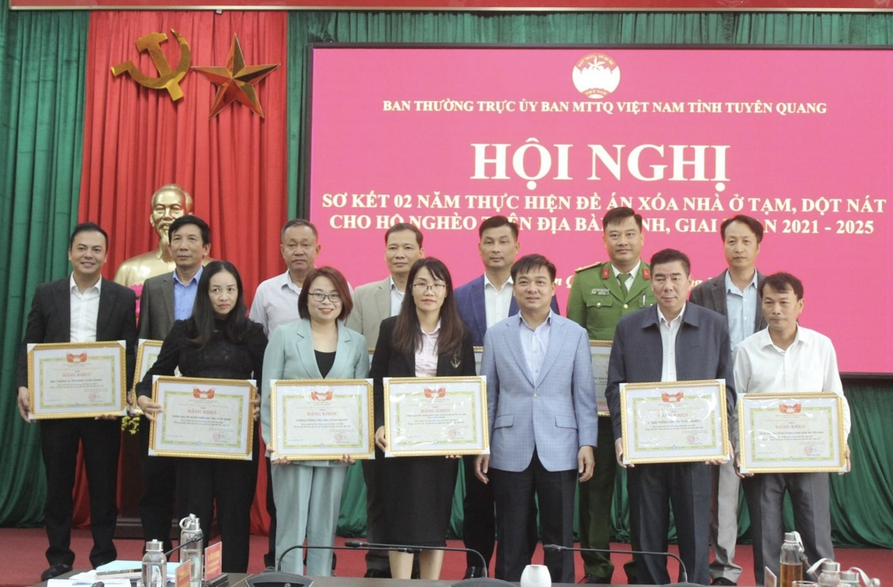 4.519 hộ nghèo được hỗ trợ làm mới và sửa chữa nhà ở sau 02 năm thực hiện Đề án xoá nhà ở tạm, dột nát cho hộ nghèo trên địa bàn tỉnh Tuyên Quang, giai đoạn 2021 - 2025