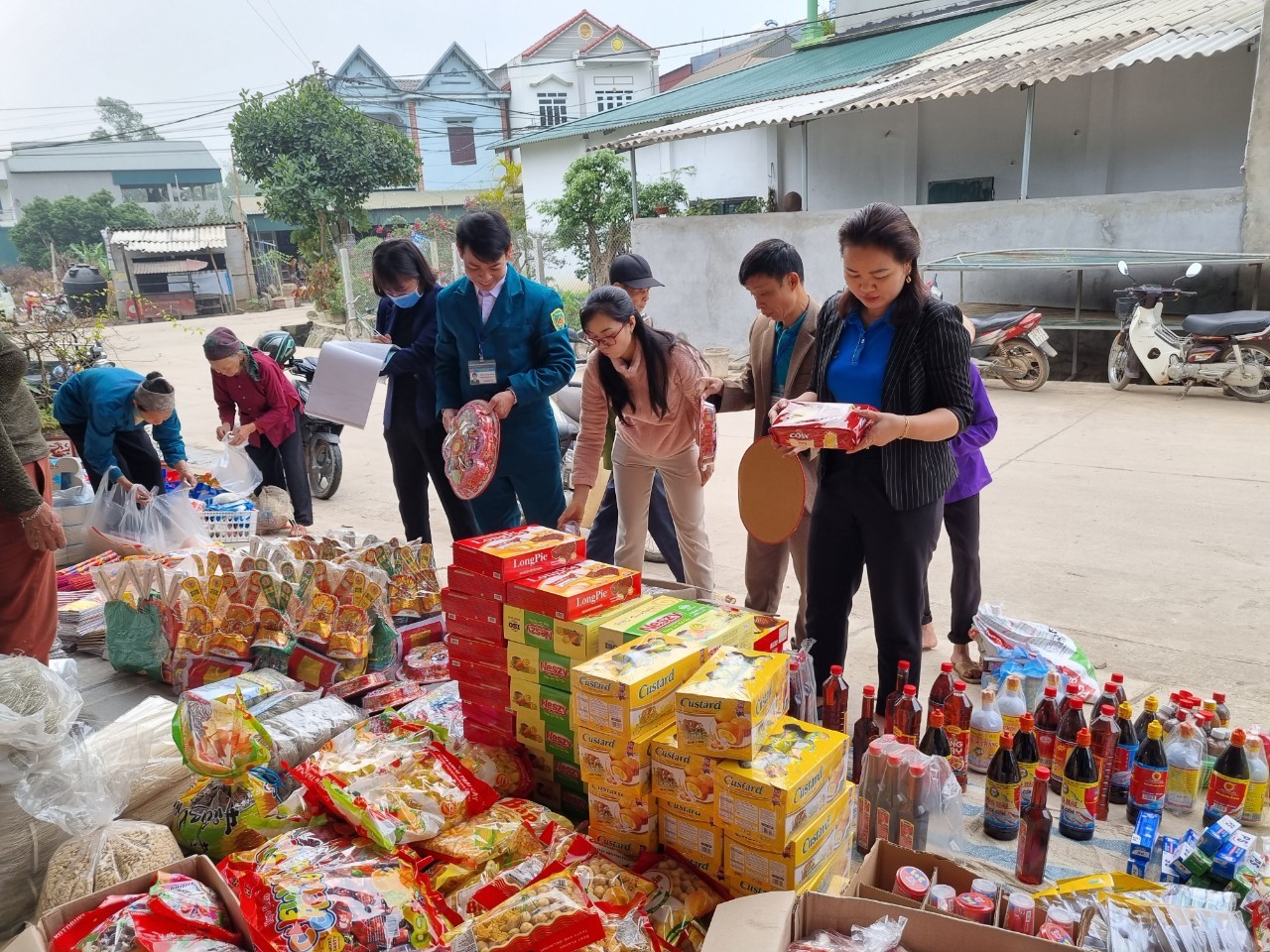 Sơn dương: Ủy ban MTTQ xã Đông Lợi phối hợp kiểm tra vệ sinh an toàn thực phẩm tại chợ phiên của xã nhân dịp Tết Nguyên đán Quý Mão năm 2023