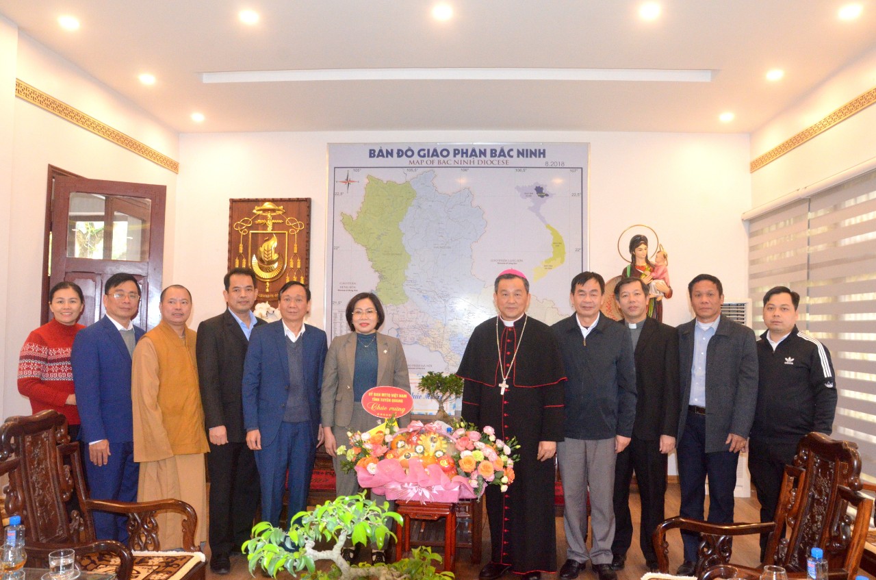 Lãnh đạo Uỷ ban MTTQ tỉnh Tuyên Quang thăm, chúc mừng Tòa Giám mục nhân dịp lễ Giáng sinh 2023