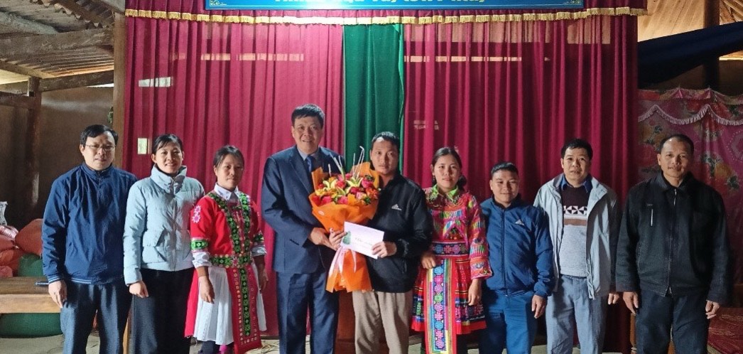 Chiêm Hóa: MTTQ xã Trung Hà phối hợp thăm, tặng quà điểm nhóm Tin Lành tại thôn Bản Túm, xã Trung Hà nhân dịp Lễ Giáng sinh năm 2023