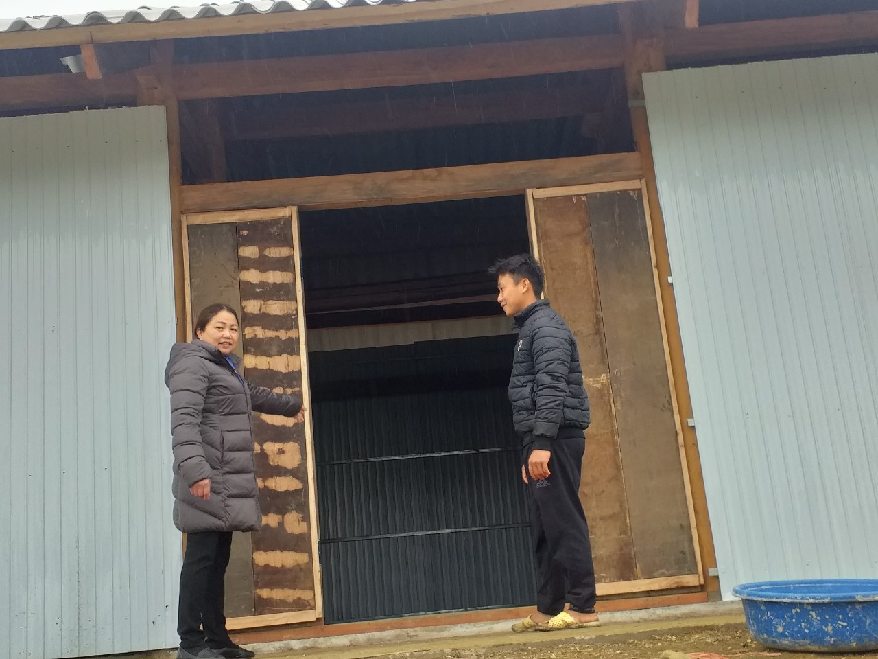 Ban Thường trực Ủy ban MTTQ huyện Na Hang kiểm tra tiến độ làm nhà ở tạm, dột nát tại xã Khâu Tinh