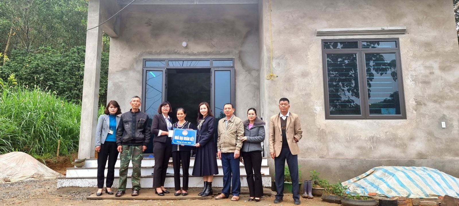 Ủy ban MTTQ thành phố Tuyên Quang trao tiền hỗ trợ làm nhà đại đoàn kết cho hộ nghèo tại xã An Khang và xã Lưỡng Vượng thành phố Tuyên Quang