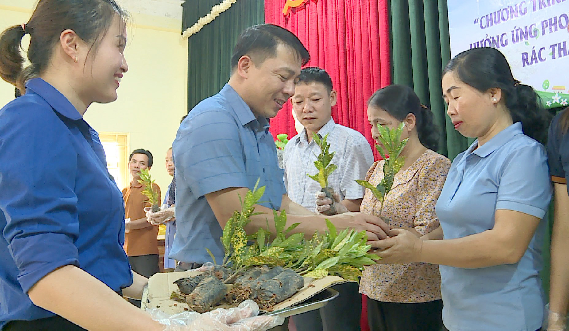 Uỷ ban MTTQ và các tổ chức chính trị - xã hội xã Hoà Phú, huyện Chiêm Hoá tích cực thực hiện Phong trào “Chiêm Hóa chung tay xử lý rác thải và chống rác thải nhựa”