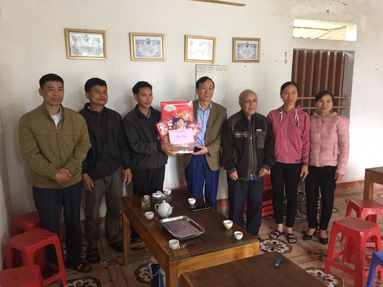 Hàm Yên: Lãnh đạo Ban Dân vận Tỉnh ủy thăm hỏi tặng quà Họ giáo Tân Thành nhân dịp lễ Phục sinh năm 2023