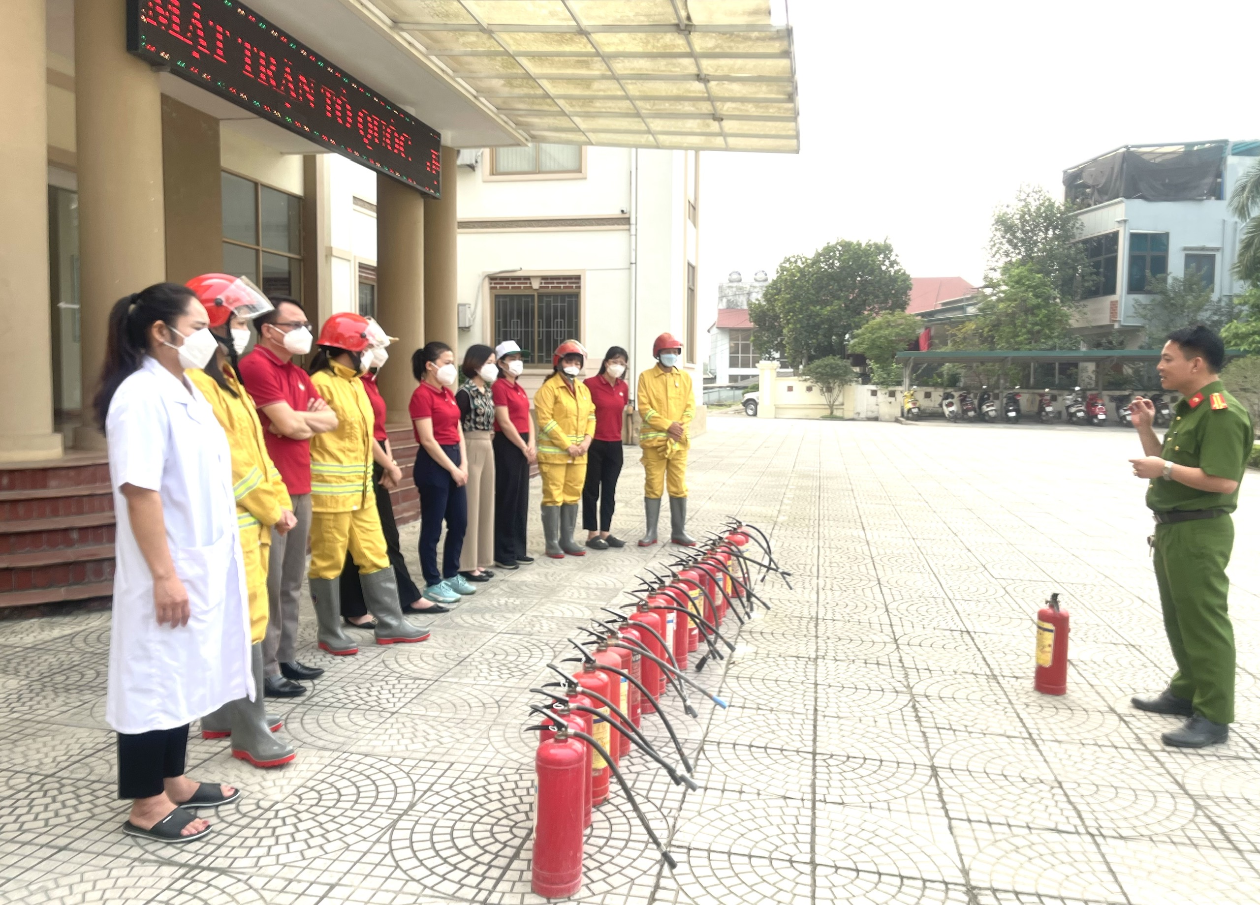 Cơ quan Uỷ ban MTTQ tỉnh tổ chức diễn tập phương án phòng cháy, chữa cháy và cứu nạn, cứu hộ