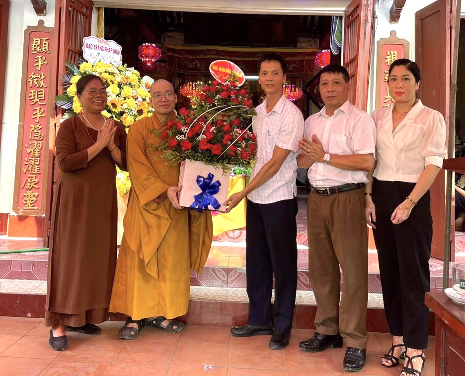 MTTQ phường Minh Xuân, thành phố Tuyên Quang đến thăm, tặng hoa chùa Trùng Quang nhân dịp Đại lễ Phật đản năm 2023 - Phật lịch 2567
