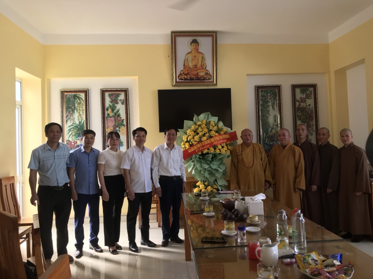 Lãnh đạo Ủy ban MTTQ tỉnh, Ban Dân vận Tỉnh ủy thăm, tặng quà, chúc mừng Ban Trị sự Giáo hội Phật giáo tỉnh, Thiền viện Trúc Lâm Chính Pháp nhân dịp Đại lễ Phật đản Phật lịch 2567