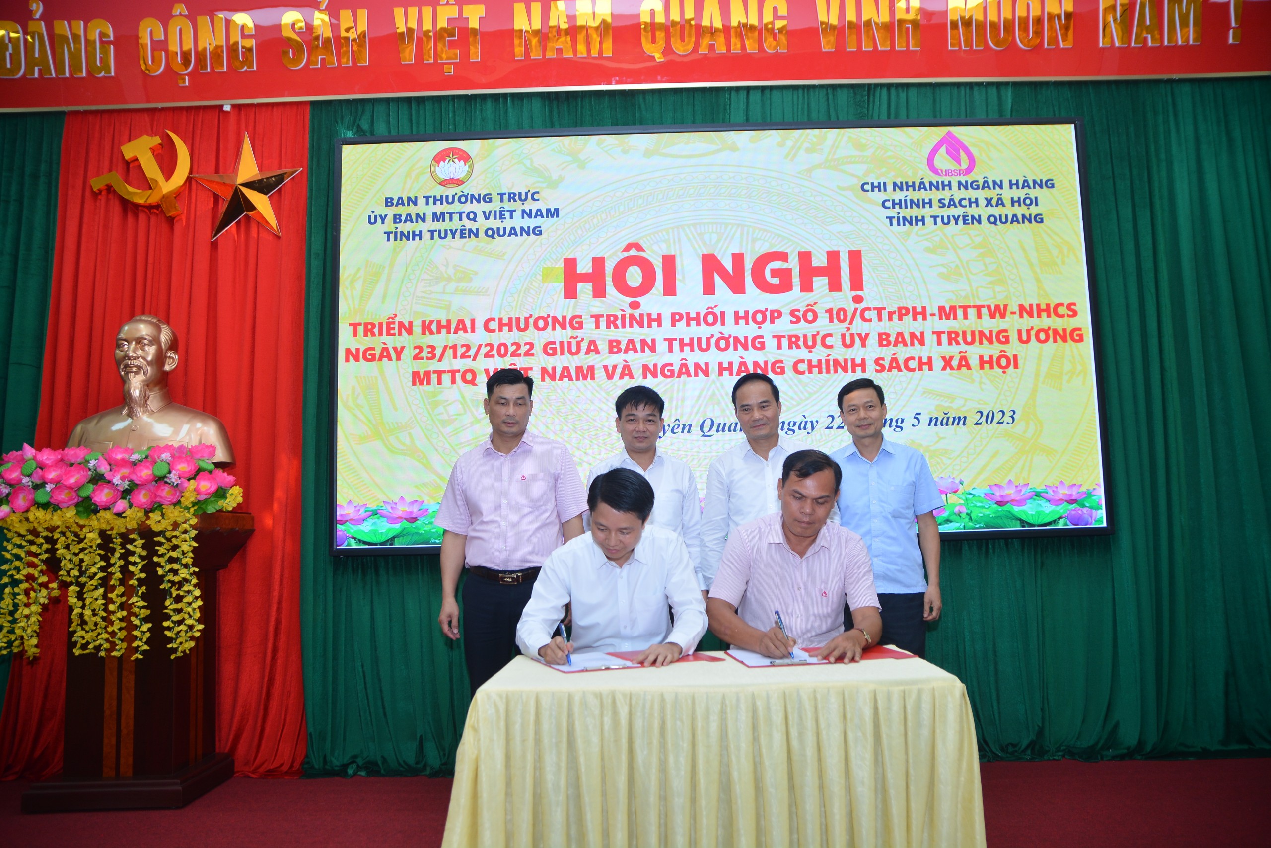 Ủy ban MTTQ tỉnh Tuyên Quang và chi nhánh Ngân hàng Chính sách xã hội tỉnh tổ chức ký kết kế hoạch phối hợp