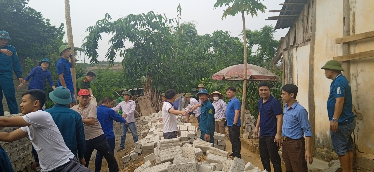 Uỷ ban MTTQ phường Mỹ Lâm, thành phố Tuyên Quang phối hợp giúp đỡ, hỗ trợ hộ nghèo làm nhà ở