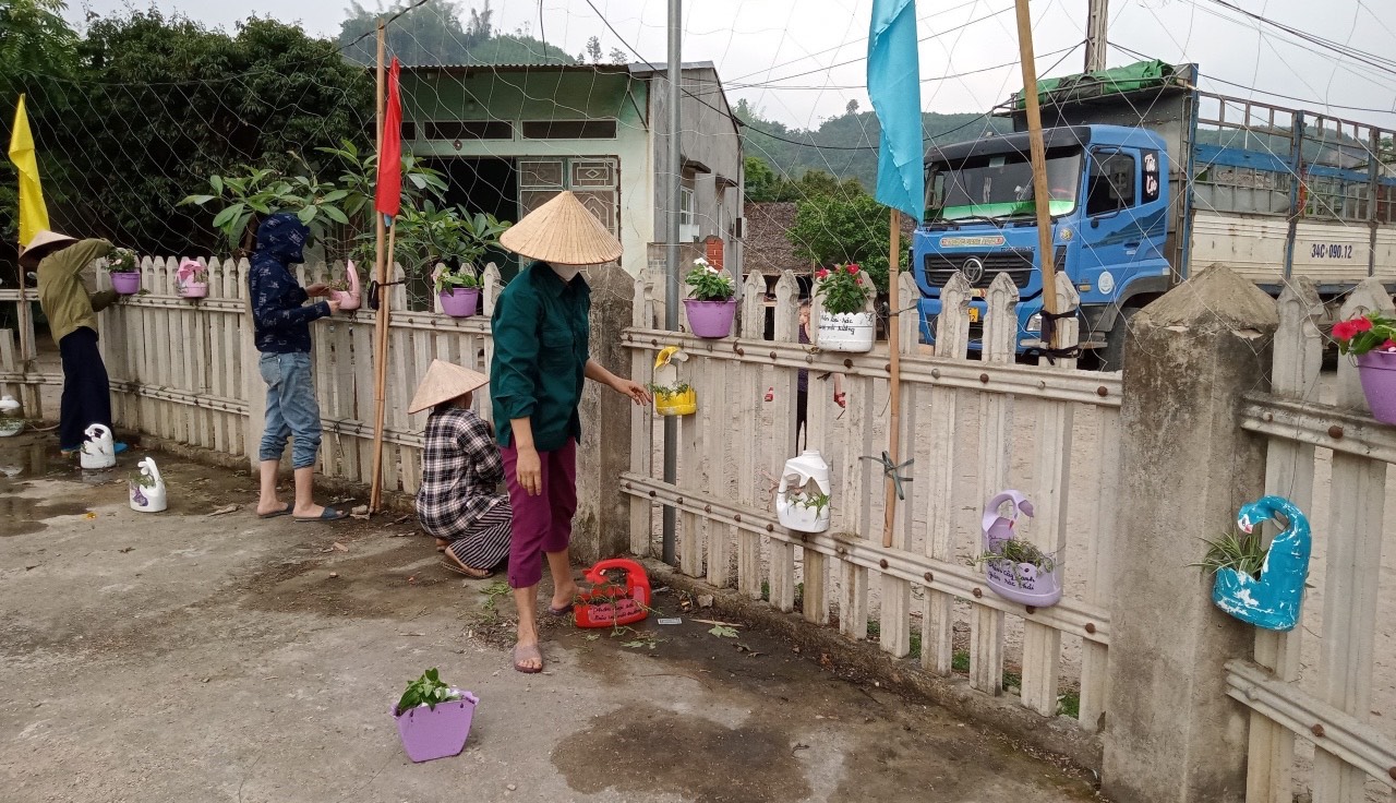 Uỷ ban MTTQ xã Kim Quan, huyện Yên Sơn thực hiện Phong trào “Tuyên Quang chung tay xử lý rác thải và chống rác thải nhựa”