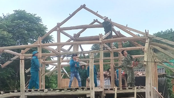 Hàm Yên: MTTQ và các tổ chức chính trị - xã hội xã Bằng Cốc phối hợp giúp đỡ hộ nghèo làm nhà ở mới