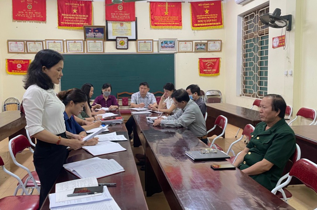 Chiêm Hóa: Ban Thường trực Ủy ban MTTQ thị trấn Vĩnh Lộc chủ trì phối hợp với các tổ chức chính trị - xã hội giám sát 06 tổ dân phố về việc sử dụng ngân sách Nhà nước cấp năm 2021-2022