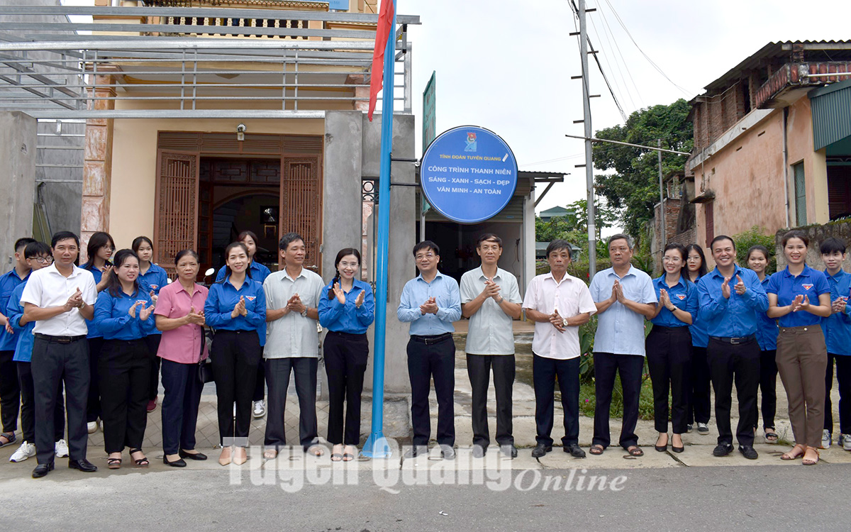 Ra quân Ngày cao điểm chiến sỹ tình nguyện vì đô thị văn minh cấp Trung ương tại Tuyên Quang