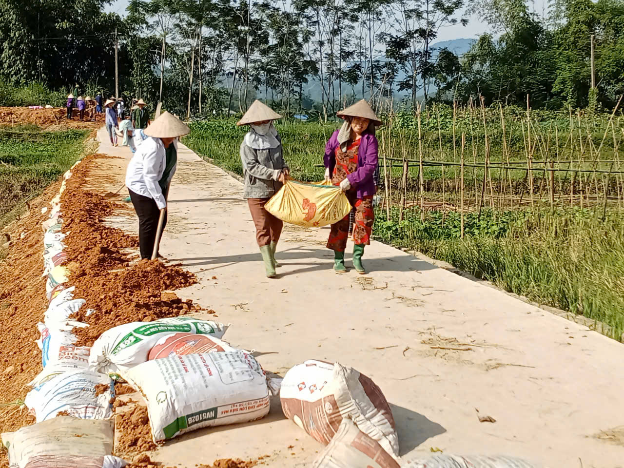 MTTQ xã Trung Hoà (Chiêm Hoá) tích cực vận động nhân dân tham gia xây dựng nông thôn mới