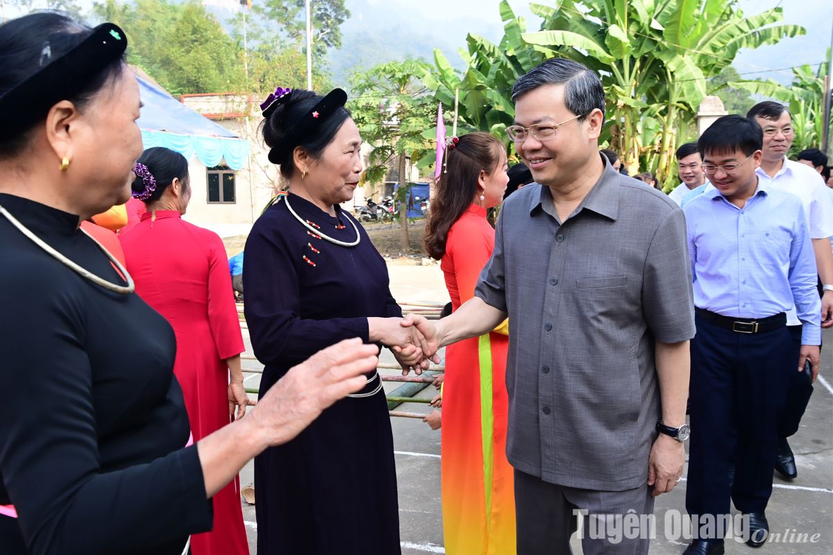 Chủ tịch UBND tỉnh Nguyễn Văn Sơn dự Ngày hội Đại đoàn kết toàn dân tộc tại thôn Nà Làng