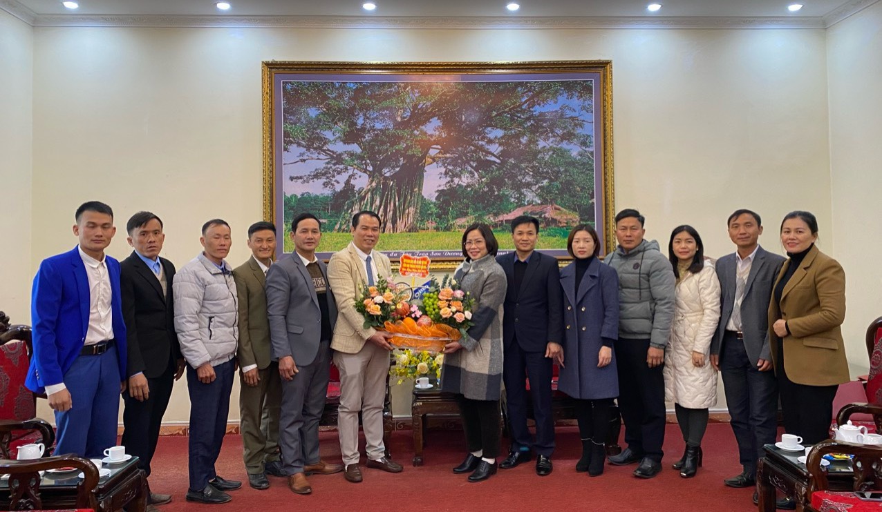 Đoàn công tác của Hội thánh Liên Hữu Cơ đốc thăm, chúc tết Uỷ ban MTTQ tỉnh Tuyên Quang