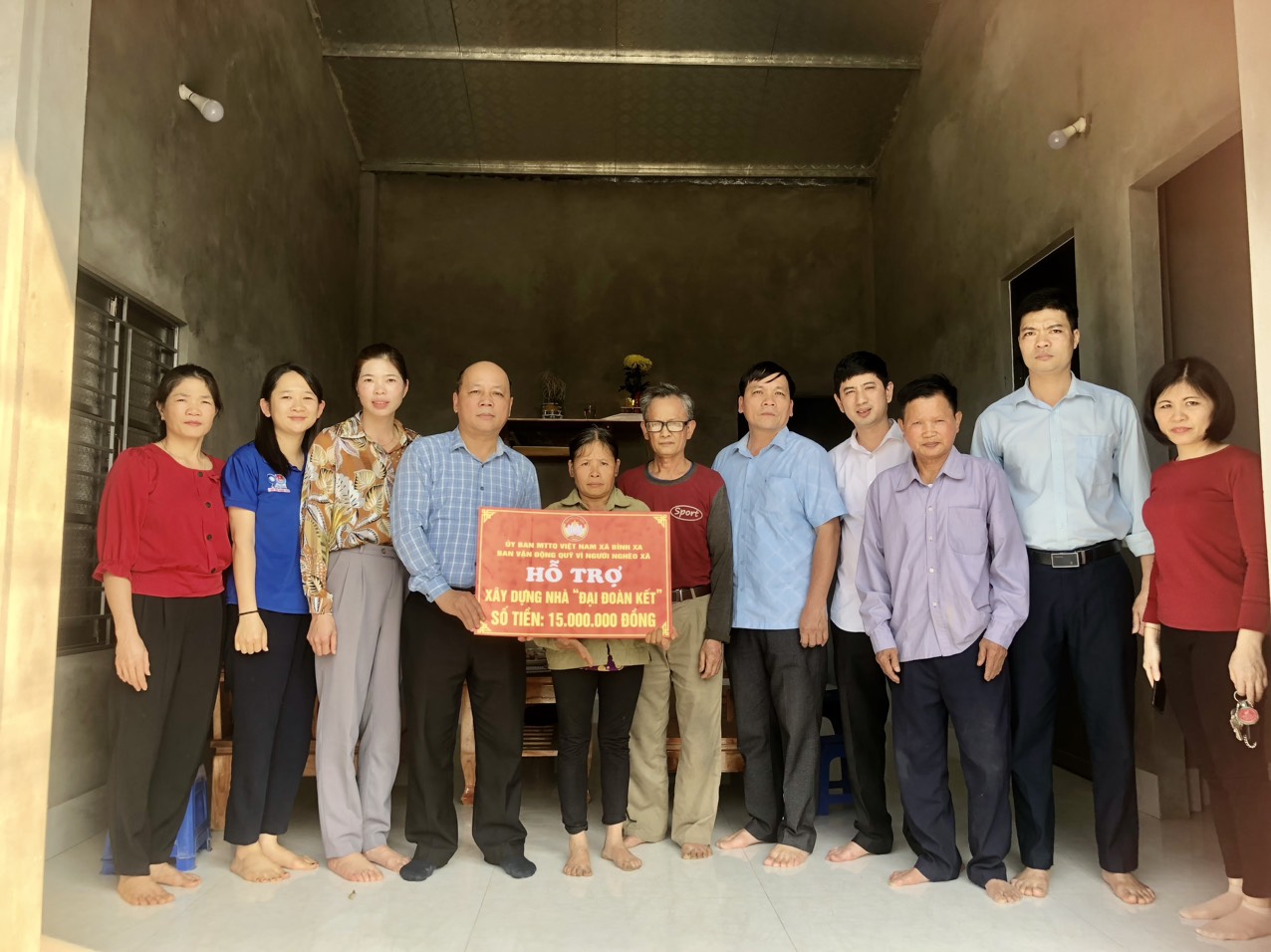 Hàm Yên: MTTQ  xã Bình Xa trao tiền hỗ trợ làm nhà Đại đoàn kết cho hộ nghèo tại thôn Yên Bình