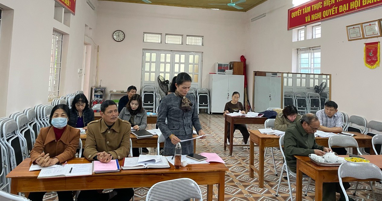 Chiêm Hóa: Ban Thường trực Ủy ban MTTQ thị trấn Vĩnh Lộc chủ trì phối hợp với các tổ chức chính trị - xã hội thị trấn giám sát việc triển khai Nghị quyết số 45/NQ-HĐND thị trấn