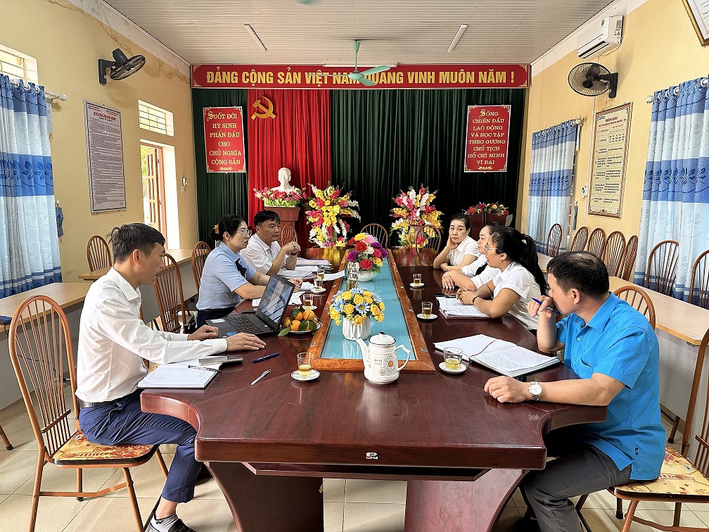 Chiêm Hóa: Ủy ban MTTQ và các tổ chức chính trị - xã hội xã Phú Bình thực hiện chương trình giám sát tại Trường THCS, Trường Tiểu học, Trường Mầm non xã