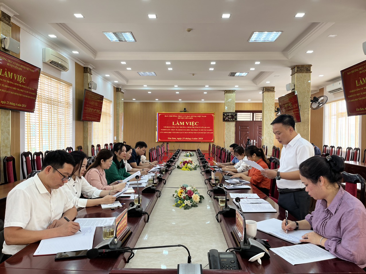 Ban Thường trực Ủy ban MTTQ huyện Yên Sơn làm việc với đoàn khảo sát của Trường chính trị tỉnh Tuyên Quang