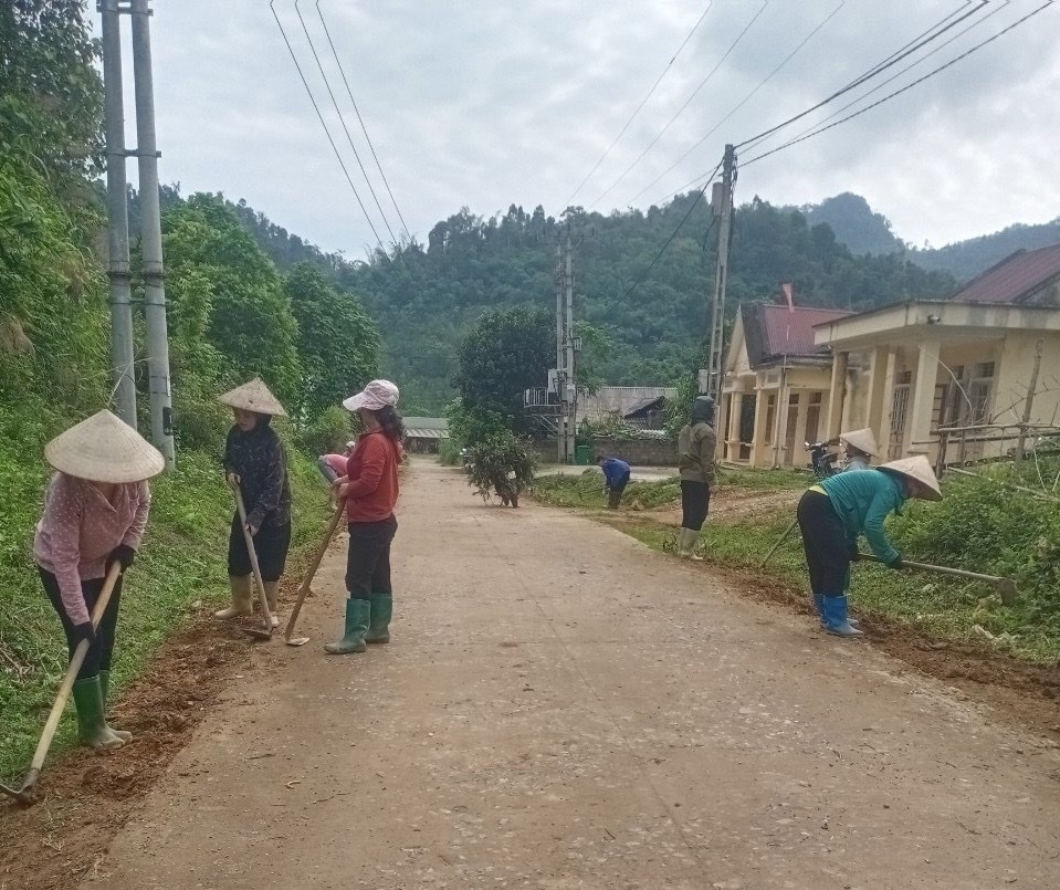 Uỷ ban MTTQ Sơn Phú, huyện Na Hang hướng dẫn các Ban công tác Mặt trận tổ chức các hoạt động hưởng ứng tháng hành động vì môi trường