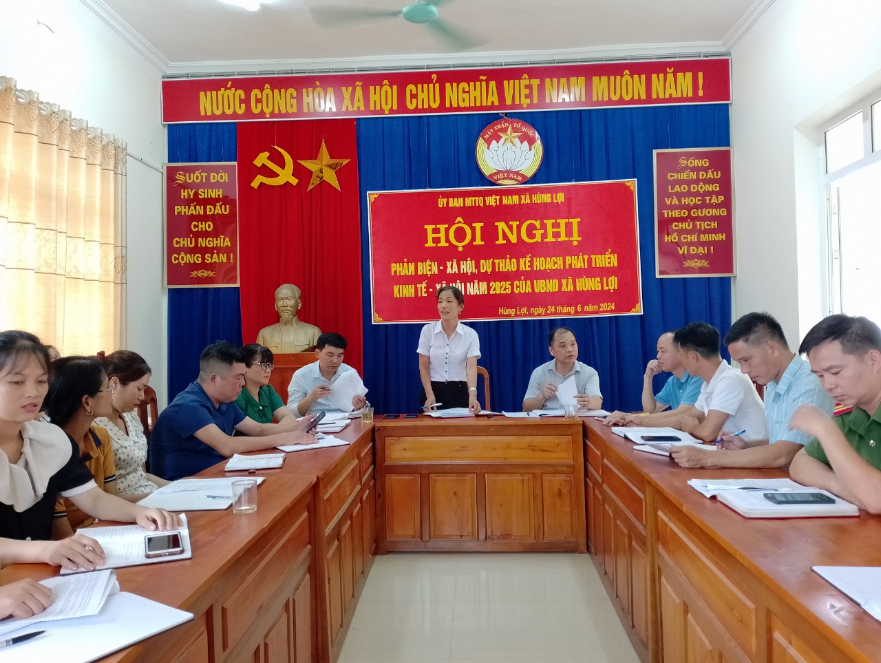 Yên Sơn: Uỷ ban MTTQ xã Hùng Lợi tổ chức hội nghị phản biện - xã hội đối với dự thảo kế hoạch phát triển kinh tế - xã hội năm 2025