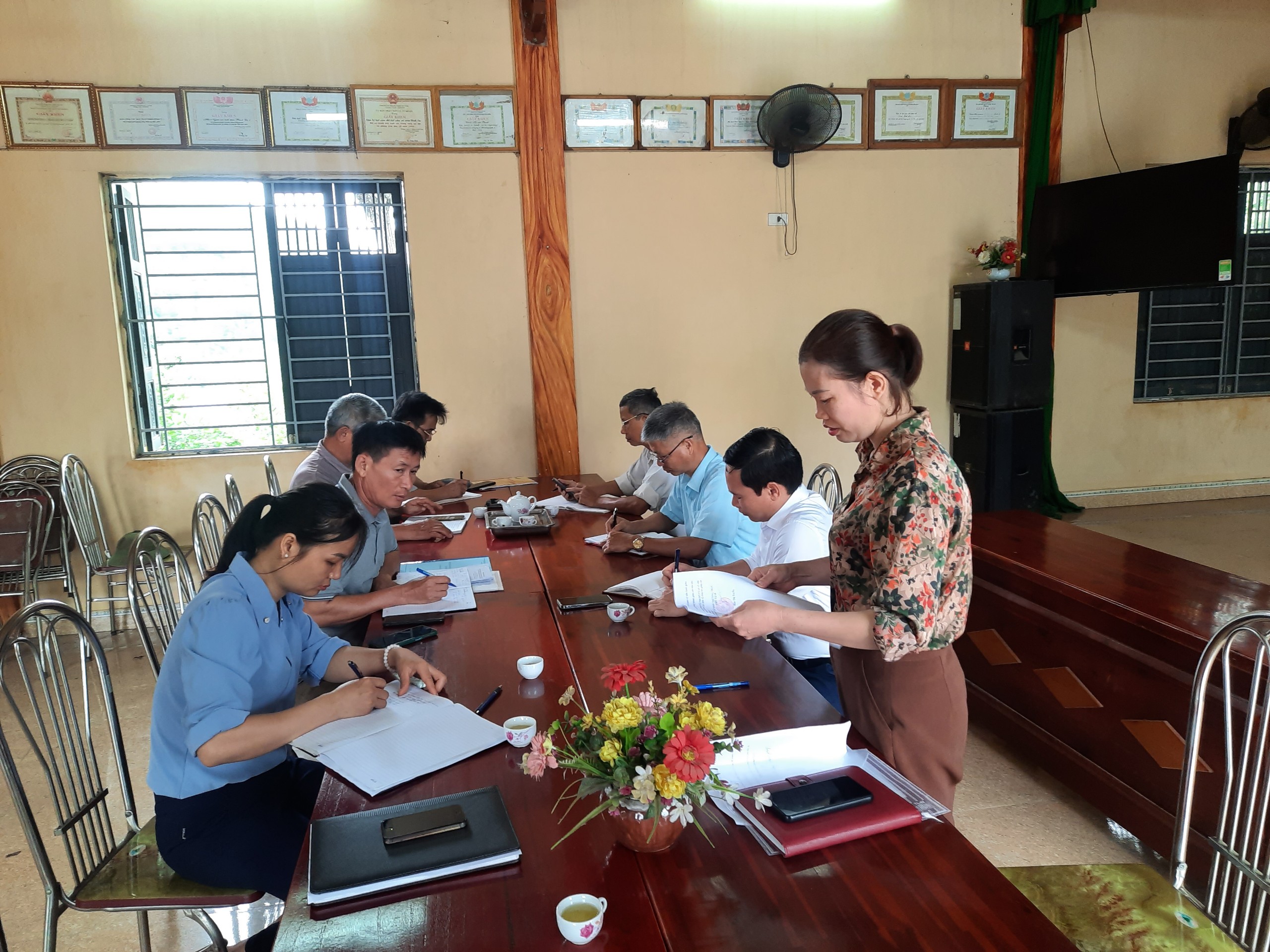 Ủy ban MTTQ xã Tứ Quận, huyện Yên Sơn giám sát việc huy động, quản lý và sử dụng các khoản đóng góp của nhân dân trên địa bàn thôn Bình Ca 1