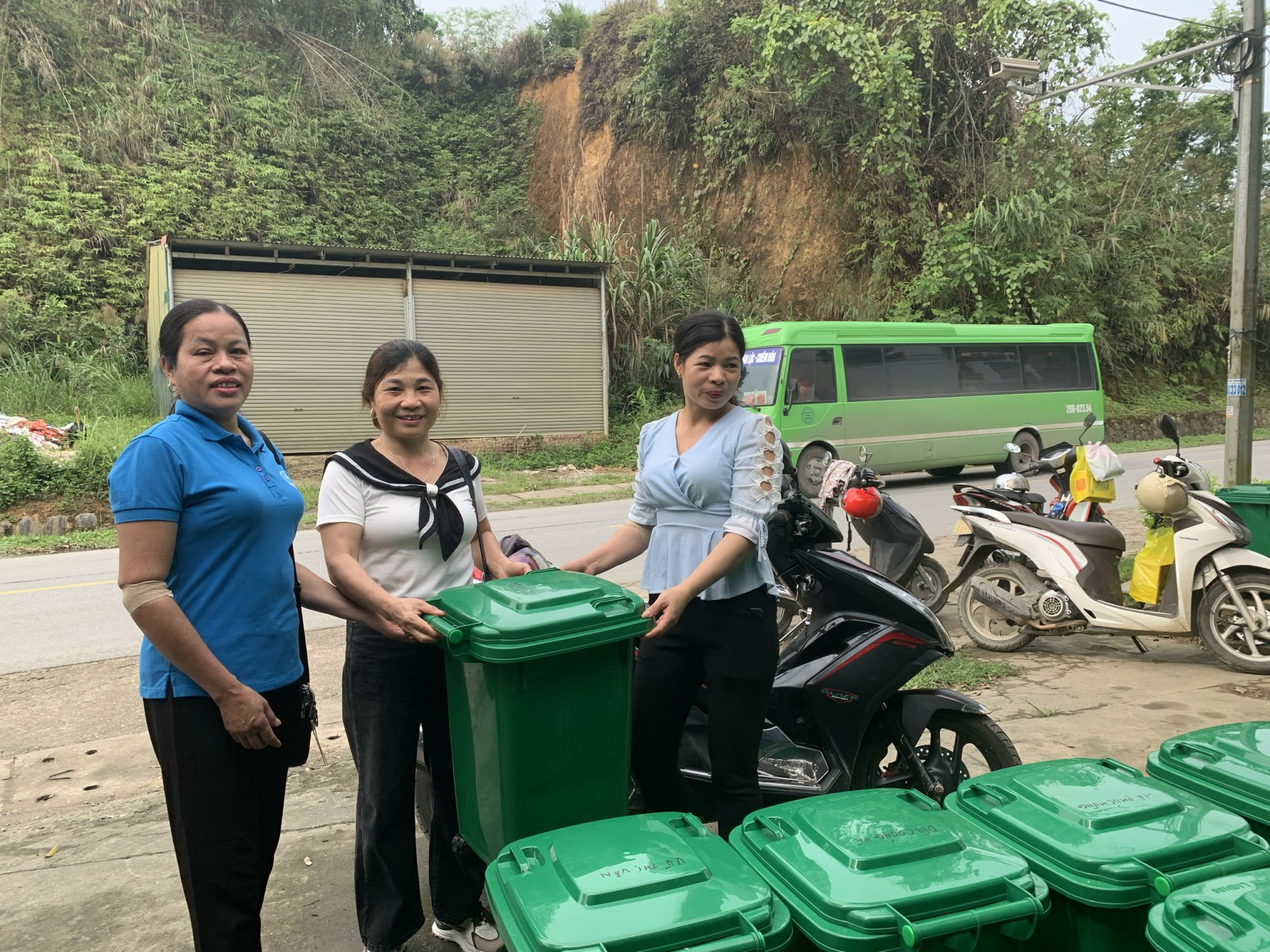 Chiêm Hóa: Ban Thường trực Ủy ban MTTQ thị trấn Vĩnh Lộc vận động nhân dân thực hiện Phong trào “Tuyên Quang chung tay xử lý rác thải và chống rác thải nhựa”