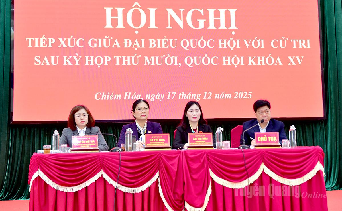 Đoàn ĐBQH tỉnh Tuyên Quang tiếp xúc cử tri xã Chiêm Hoá
