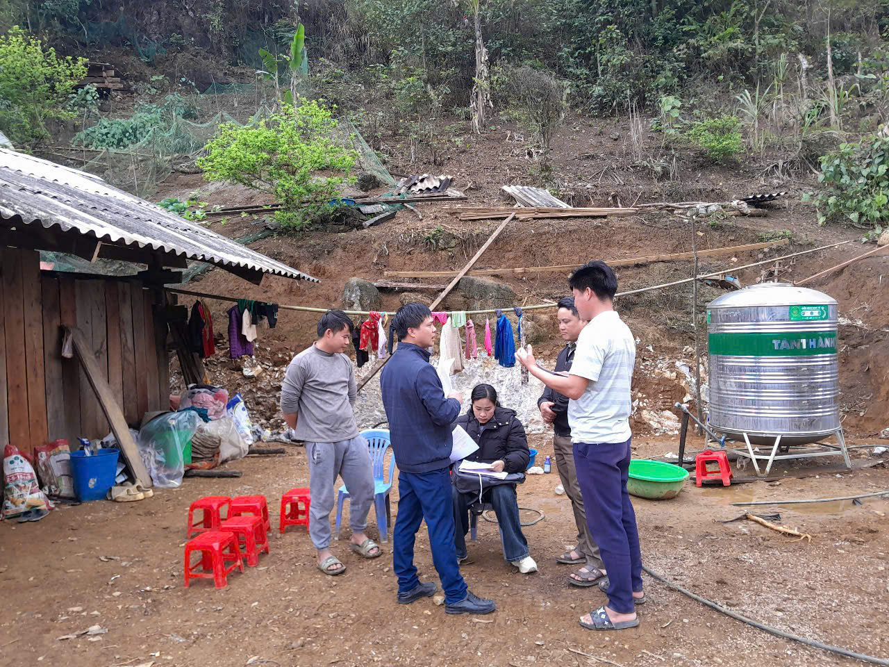 Na Hang: Ủy ban MTTQ xã Khâu Tinh phối hợp giám sát, nghiệm thu xóa nhà ở tạm, nhà dột trên địa bàn xã năm 2025