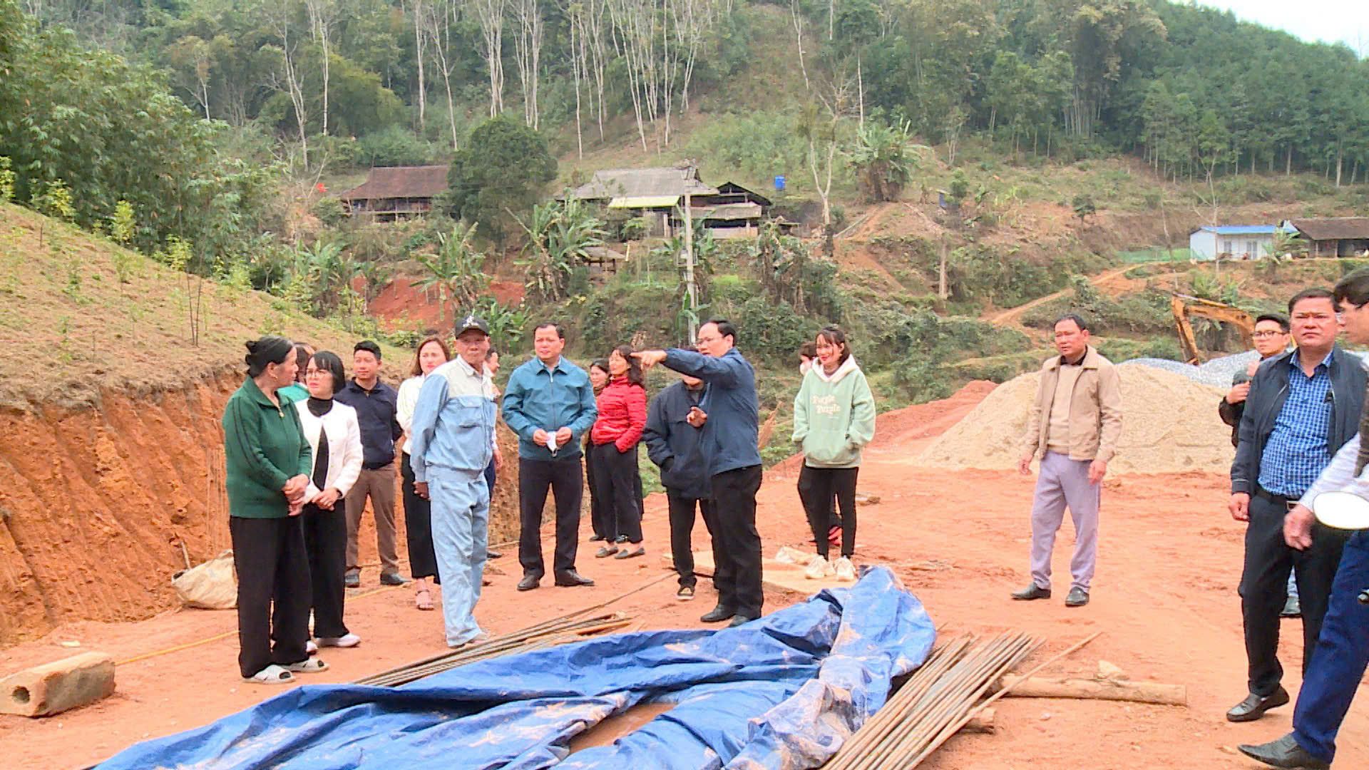 Ủy ban MTTQ huyện Na Hang giám sát tiến độ di dời và xây dựng, làm nhà ở mới của các hộ gia đình bị ảnh hưởng bởi cơn bão số 3 gây ra tại xã Sơn Phú