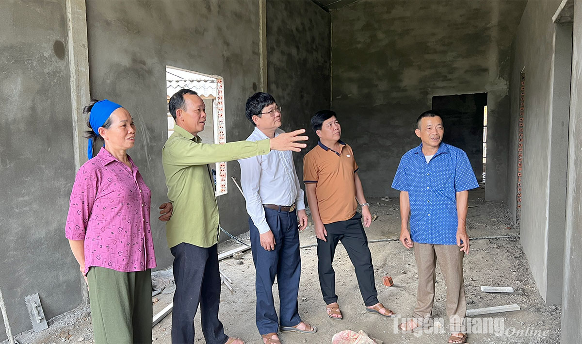 Hiến đất xóa nhà tạm