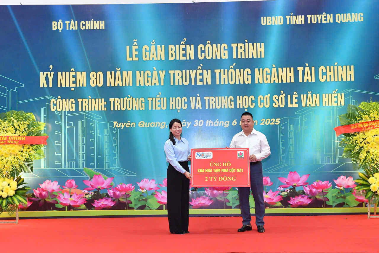 Tiếp nhận 04 tỷ đồng hỗ trợ xóa nhà tạm, nhà dột nát trên địa bàn tỉnh