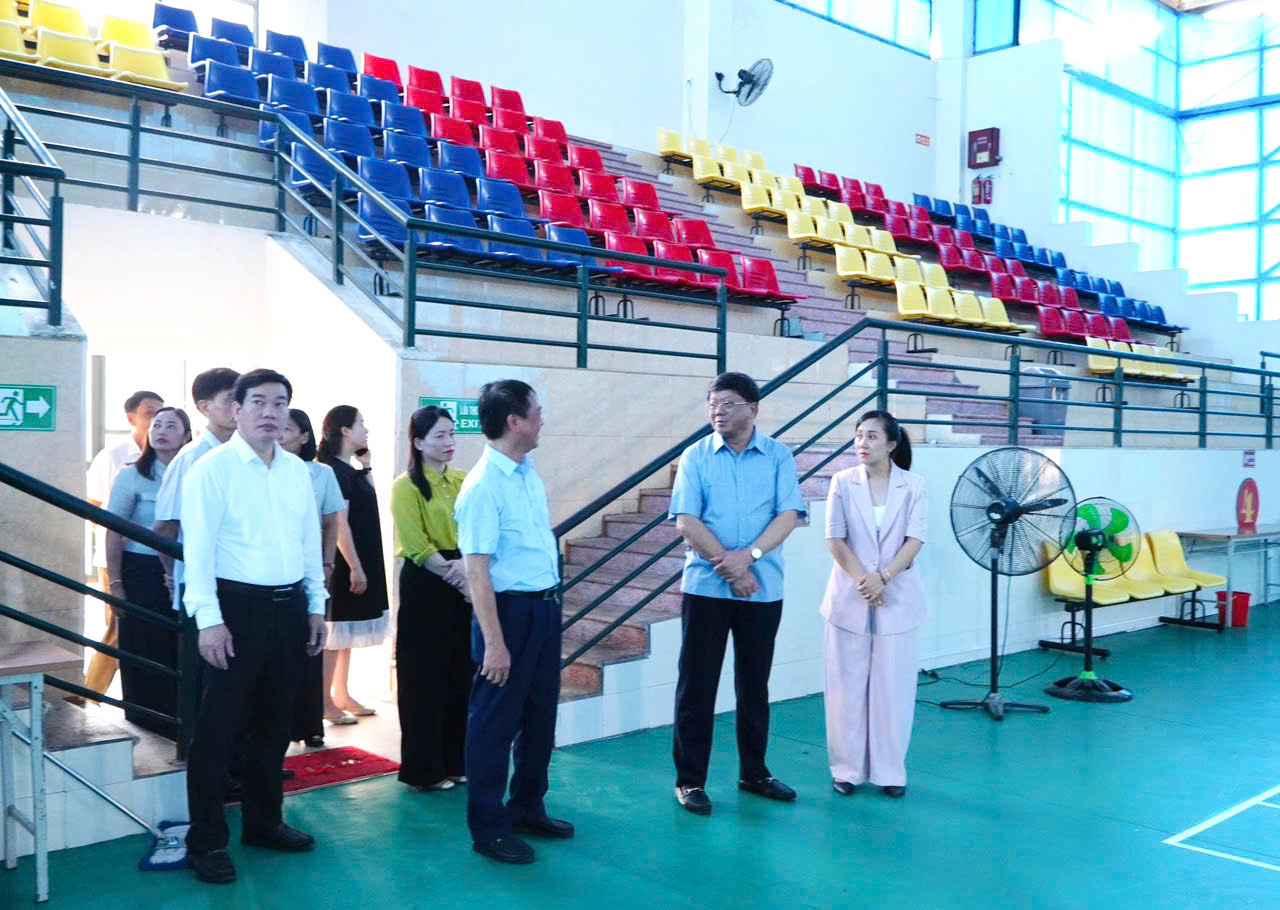 Đồng chí Hà Trung Kiên, Uỷ viên Ban Thường vụ Tỉnh uỷ, Phó Chủ tịch Thường trực Uỷ ban MTTQ Việt Nam tỉnh Tuyên Quang làm việc với Trung tâm Thanh thiếu nhi tỉnh