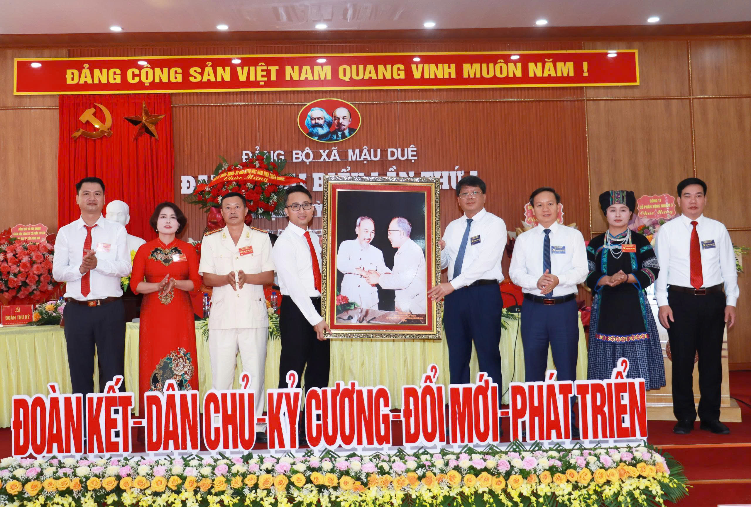 Đồng chí Hà Trung Kiên, Ủy viên Ban Thường vụ Tỉnh ủy, Phó Chủ tịch Thường trực Ủy ban MTTQ Việt Nam tỉnh Tuyên Quang dự và chỉ đạo Đại hội Đảng bộ các xã Mậu Duệ, Ngọc Long, Niêm Sơn.