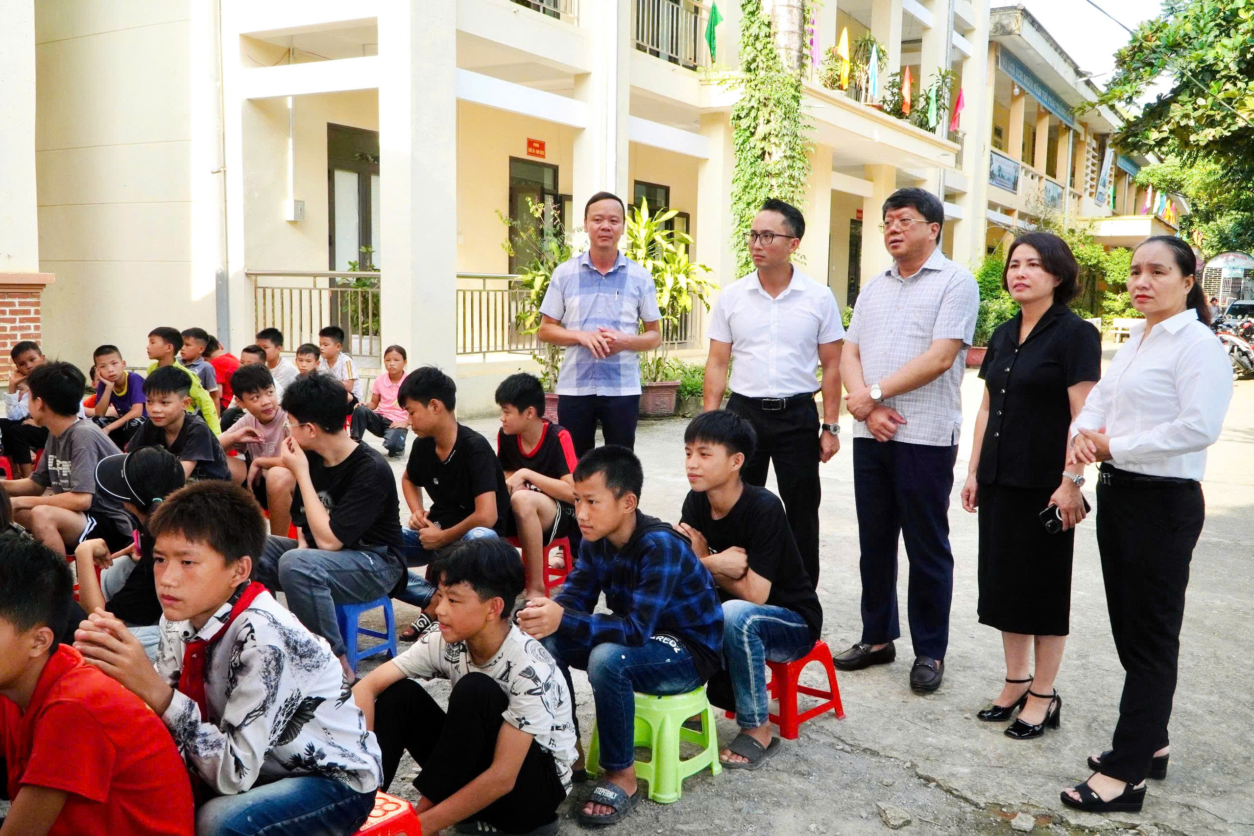 Đồng chí Hà Trung Kiên, Ủy viên Ban Thường vụ Tỉnh ủy, Phó Chủ tịch Thường trực Ủy ban MTTQ Việt Nam tỉnh dự hội nghị Ban Chấp hành Đảng bộ xã Mậu Duệ lần thứ 2 (mở rộng) nhiệm kỳ 2025 -2030