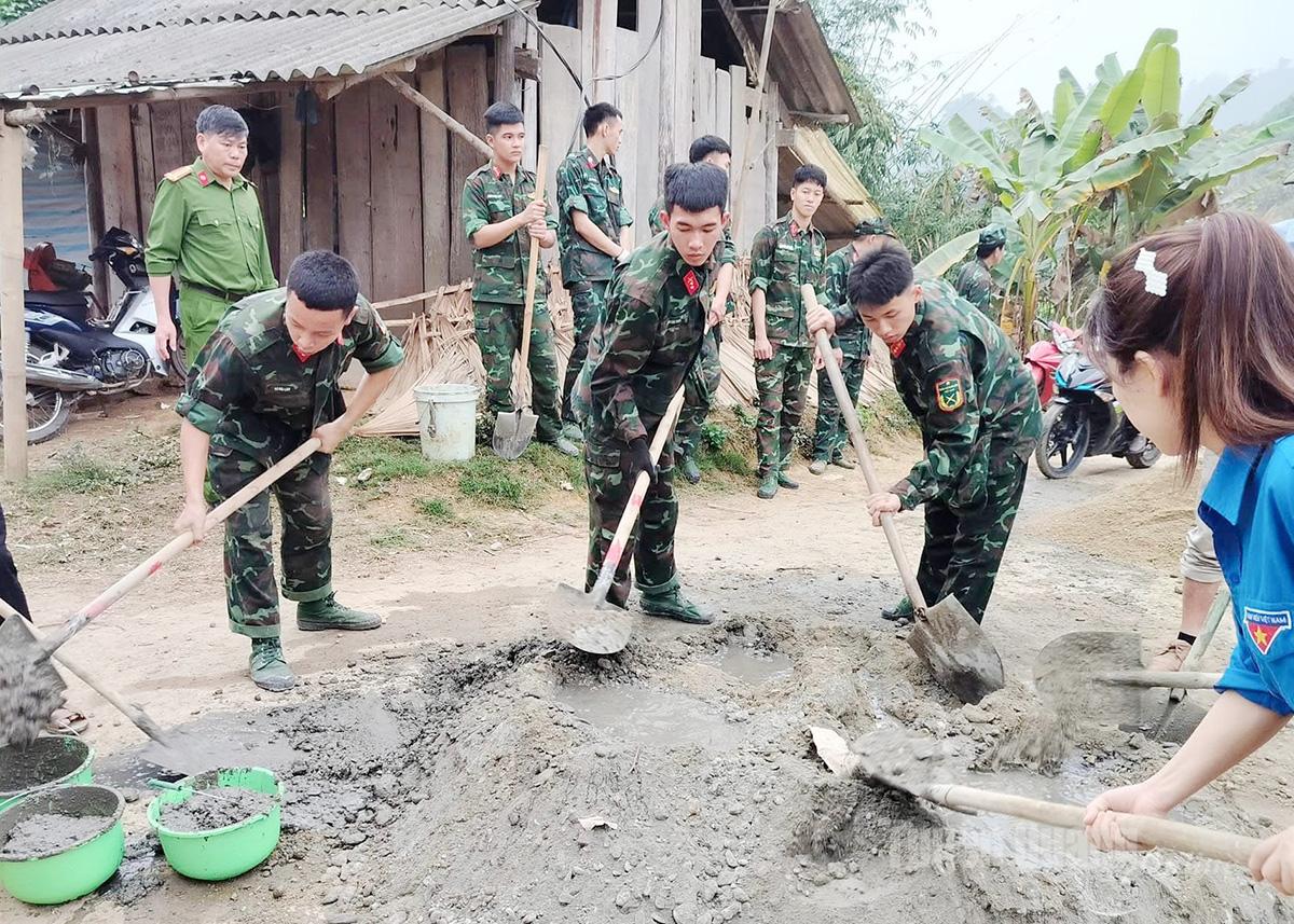 Những ngôi nhà thắm tình nơi biên cương