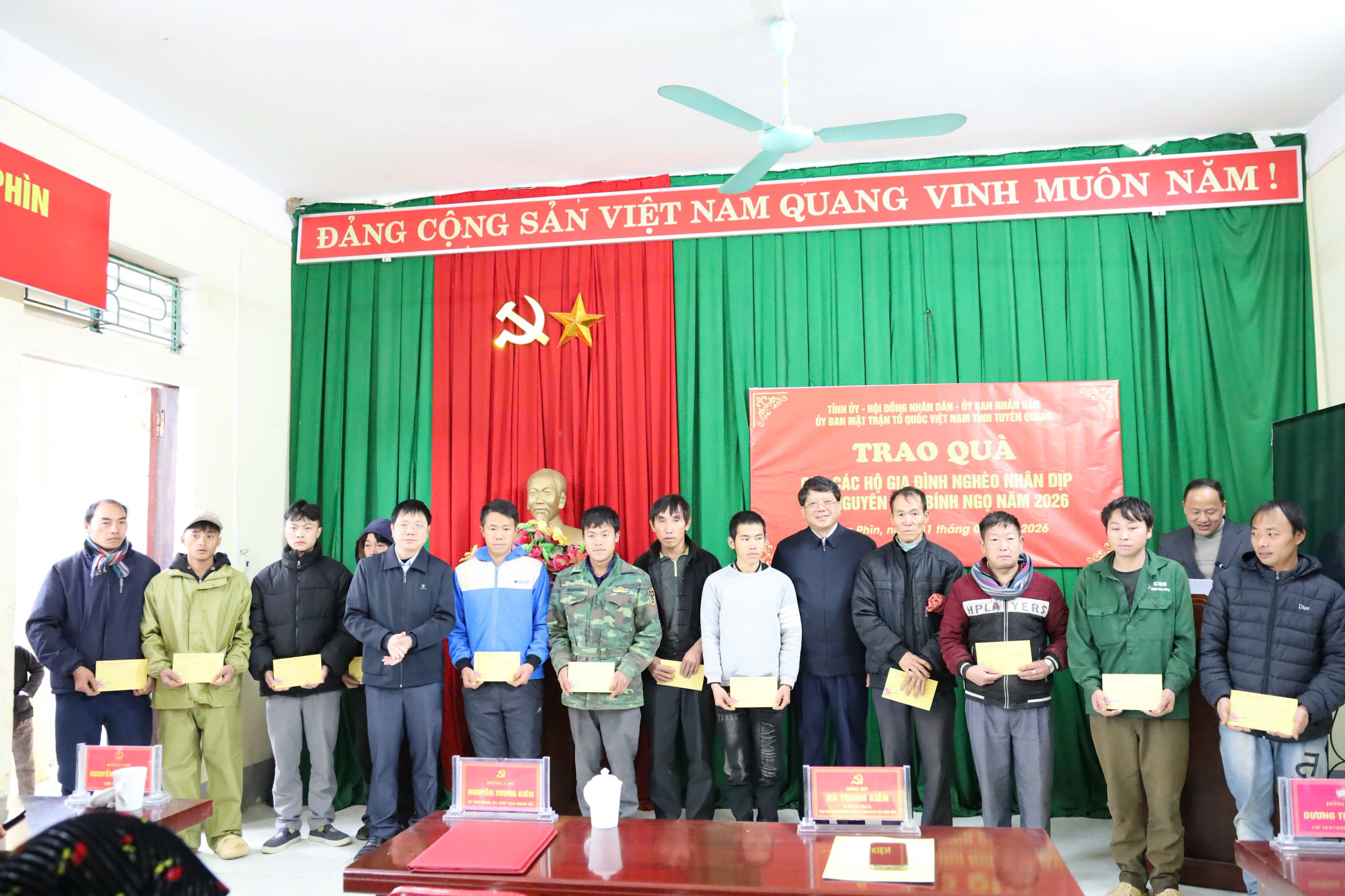 Đồng chí Phó Chủ tịch Thường trực Ủy ban MTTQ Việt Nam tỉnh Hà Trung Kiên nắm tình hình công tác chuẩn bị đón Tết; thăm, tặng quà Tết cho hộ nghèo, hộ có hoàn cảnh khó khăn; công tác bầu cử đại biểu Quốc hội và đại biểu HĐND các cấp nhiệm kỳ 2026 - 2031 trên địa bàn xã Ngọc Long, xã Mậu Duệ, xã Lũng Phìn