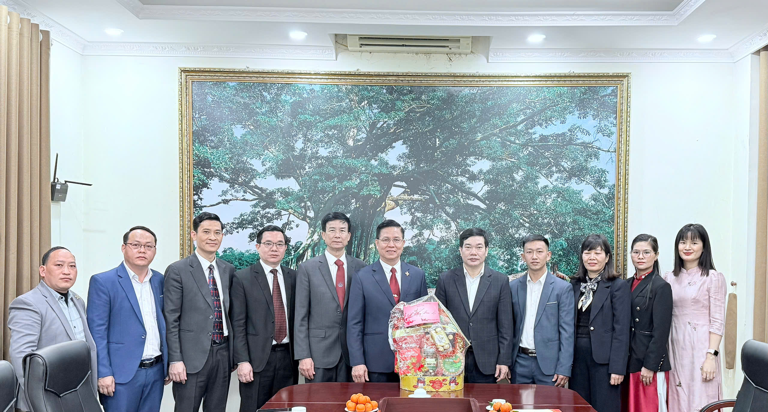 Đại diện Đoàn Hội Thánh Tin Lành Việt Nam (miền Bắc) đến thăm và chúc mừng Ủy ban Mặt trận Tổ quốc Việt Nam tỉnh nhân dịp Tết Bính Ngọ năm 2026.