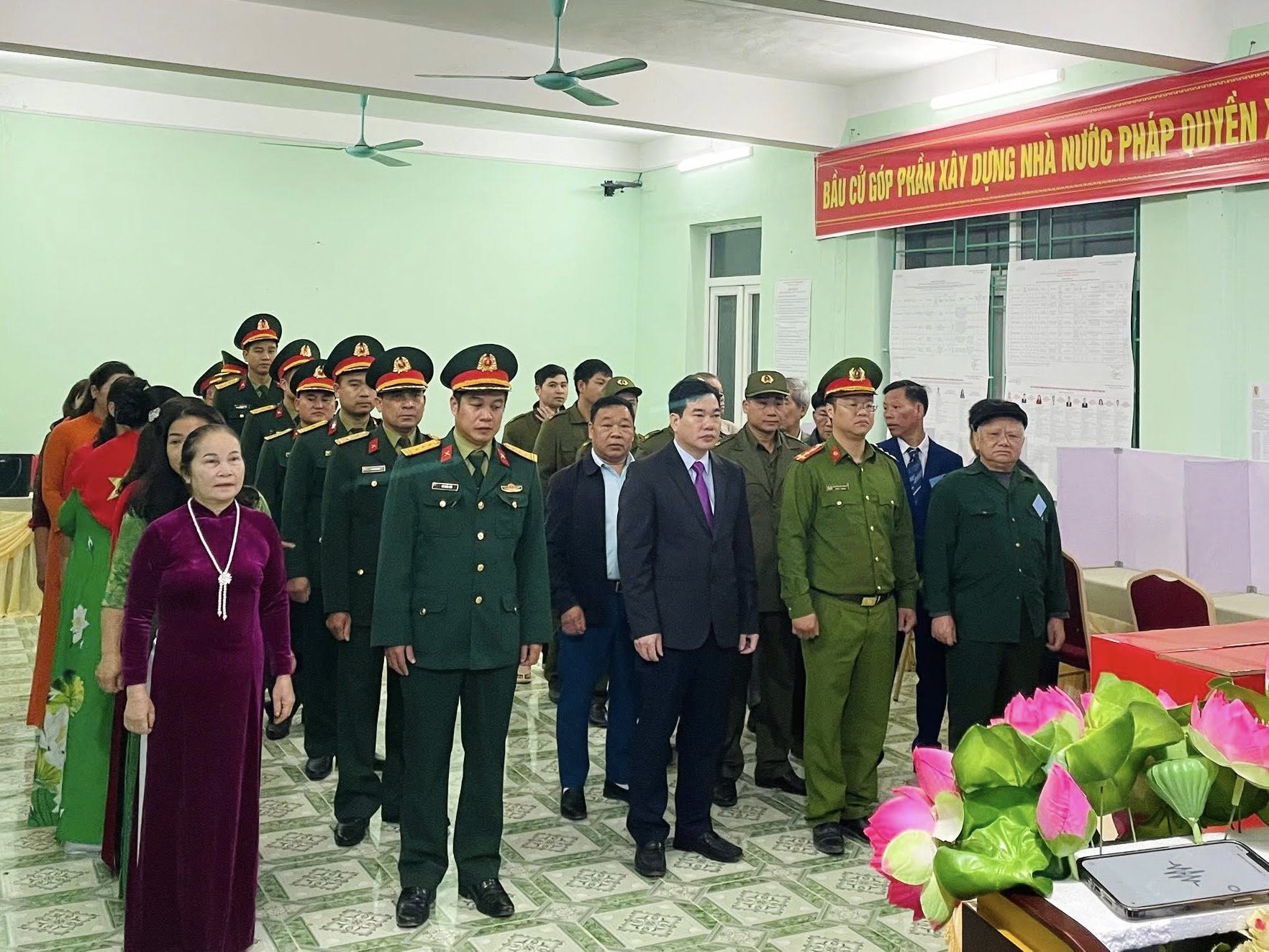 Đồng chí Phó Chủ tịch Uỷ ban MTTQ Việt Nam tỉnh Nguyễn Việt Khánh dự Lễ khai mạc và bỏ phiếu tại Khu vực bầu cử số 2 xã Yên Minh