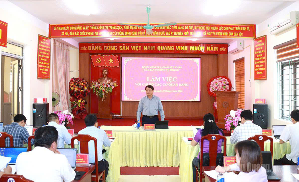 Đồng chí Hà Trung Kiên, Ủy viên Ban Thường vụ Tỉnh ủy, Phó Chủ tịch Thường trực Ủy Ban MTTQ Việt Nam tỉnh làm việc với Chi bộ Cơ quan Đảng ủy xã Đường Thượng và Chi bộ UBND xã Du Già.