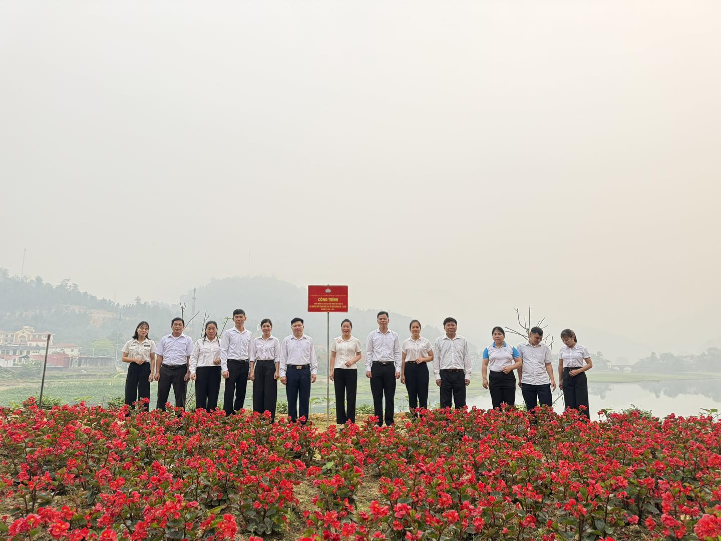 Bắc Mê: Hoàn thành công trình trồng cây, trồng hoa chào mừng Đại hội đại biểu MTTQ Việt Nam và Đại hội đại biểu toàn quốc các tổ chức chính trị - xã hội, nhiệm kỳ 2026 - 2031