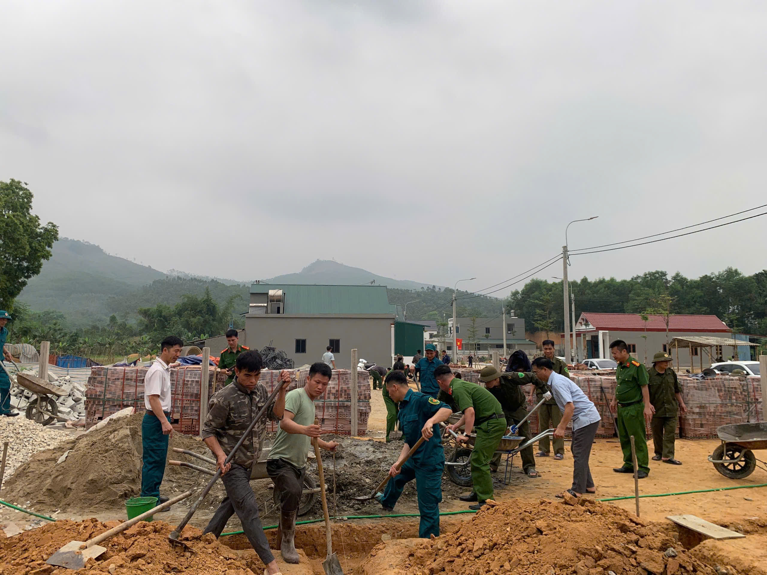 XÃ NHỮ KHÊ: Tiếp tục hỗ trợ hộ nghèo di dời nhà ở, bàn giao mặt bằng phục vụ Dự án cao tốc Tuyên Quang – Hà Giang