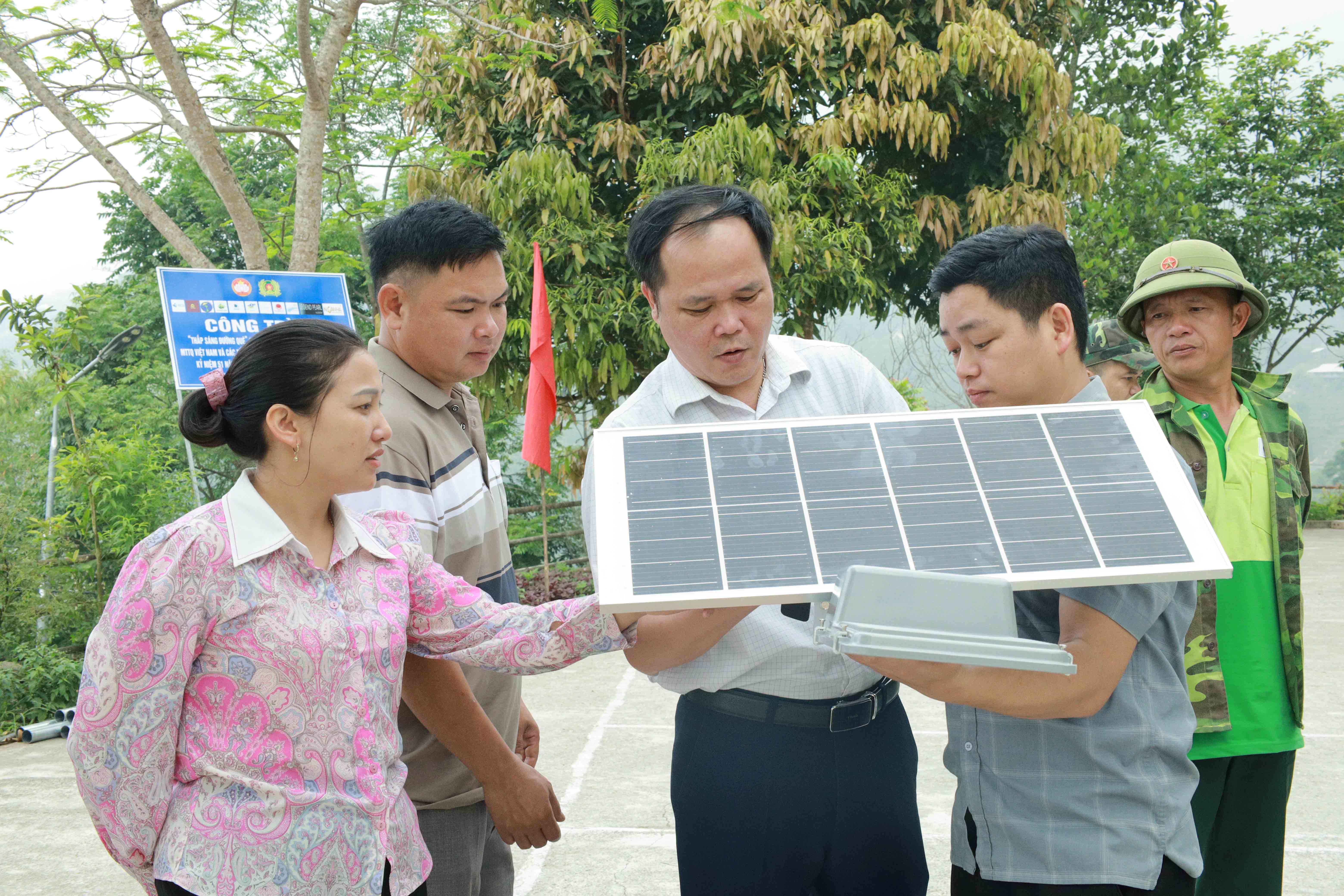 CHÀO MỪNG ĐẠI HỘI ĐẠI BIỂU TOÀN QUỐC MTTQ VIỆT NAM: Xã Hoàng Su Phì phát động công trình Thắp sáng đường quê Chào mừng Đại hội đại biểu toàn quốc MTTQ VN và các tổ chức chính trị - xã hội nhiệm kỳ 2026 - 2031